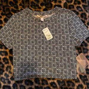 Forever 21 Black/White Pattern Crop Top - (M)